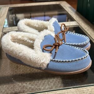 Clark’s Cozy Blue Moccasin Slippers with Faux Fur Lining